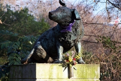 1985 Brown Dog Statue (by Nicola Hicks) with plinth in Battersea Park