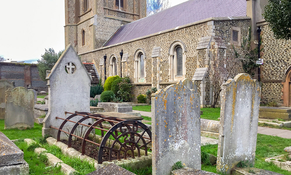 Mortsafe burial in St Andrew's Churchyard, Hove, England