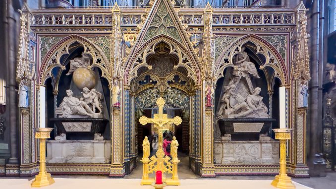 Isaac Newton and James Stanhope memorials in Westminster Abbey